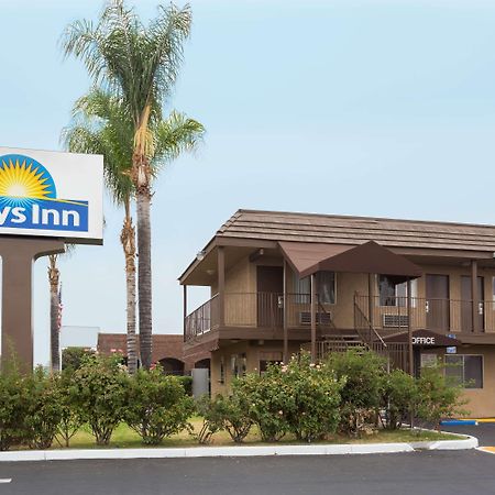 Days Inn By Wyndham In San Bernardino Eksteriør bilde