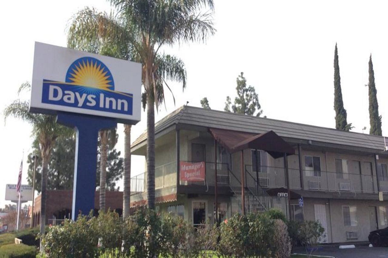 Days Inn By Wyndham In San Bernardino Eksteriør bilde